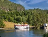 Genießen Sie eine historische Bootsfahrt auf dem Telemarkkanal.