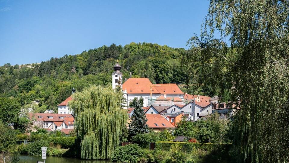 Genießen Sie die landschaftliche Schönheit von diesem idyllisch gelegenen Hotel am Altmühltal.