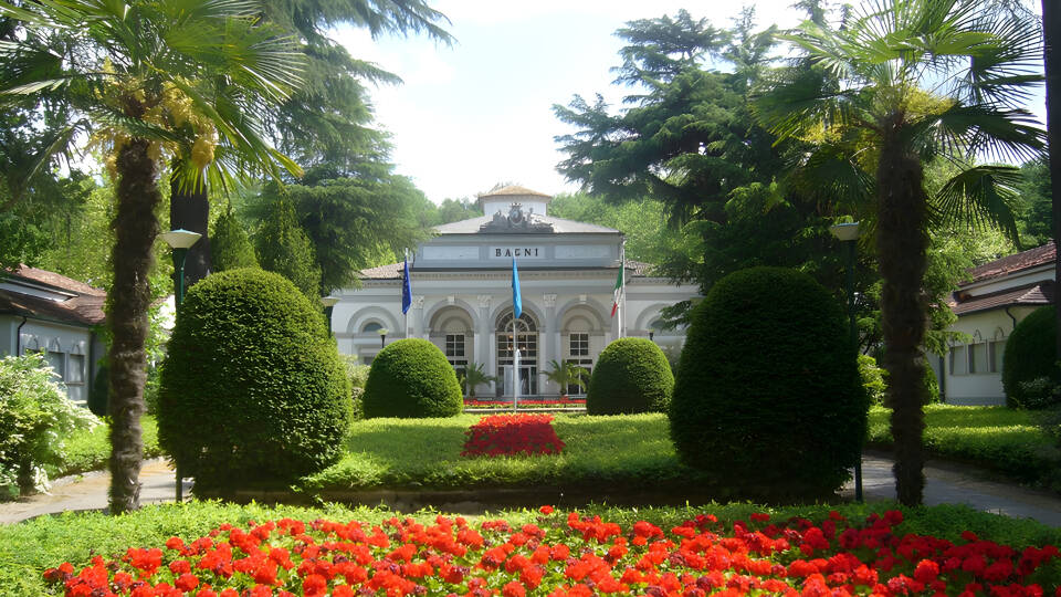 Grand Hotel Terme ligger i den historiska parken Terme di Riolo.