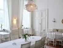 Oplev den tidløse charme på Gysinge Herrgård, en herregård bygget i 1830'erne.