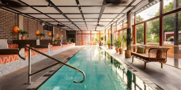 Sie suchen den perfekten Poolclub? Das Ellery Beach House bietet Innenpools, Saunen und entspannte Lounge-Bereiche für entspannte Spa-Momente.