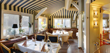 The hotel restaurant Dittmanns Drogerie invites you to dinner. Regional cuisine with fresh ingredients is served here in a traditional Berlin ambience.