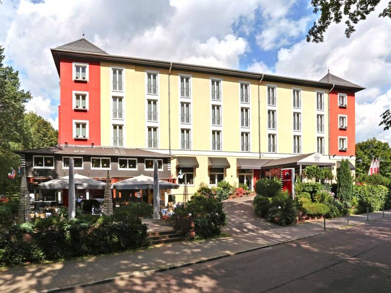 Hotellet ligger i distriktet Treptow-Köpenick, som er kjent for sine skoger og parker.
