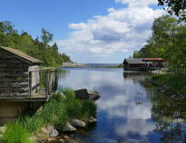 Här bor ni mitt i det natursköna området som omger Furuvik.