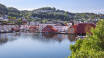 Här bor ni centralt i den trevliga kuststaden Flekkefjord.