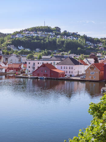 Bo sentralt i den koselige byen Flekkefjord.