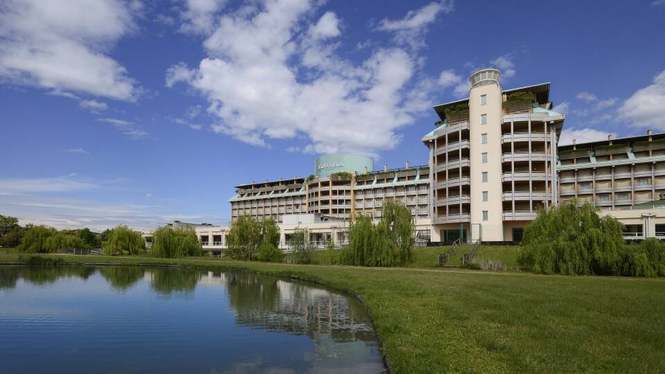 Das UNAHOTELS Expo Fiera Milano liegt in der Nähe des Stadions San Ciro und bietet Ruhe mit seiner grünen Parkumgebung.