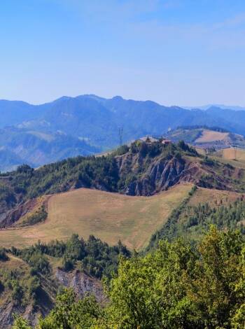 Parco dei Gessi Bolognesi ligger kun få minutter fra dit hotel. Det er en geologisk mangfoldig park med over 130 huler, unikke badlands og en rig biodiversitet.