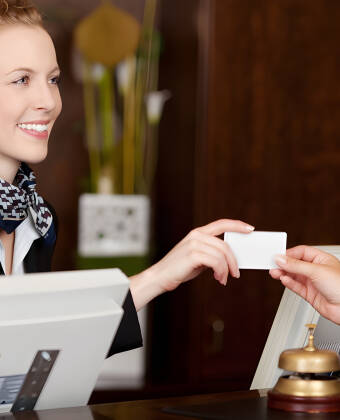 I receptionen möts ni av hotellets trevliga och serviceinriktade personal!