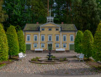 Här bor ni endast en timmas bilresa från populära Astrid Lindgrens Värld, High Chaparall och Gränna/Visingsö!