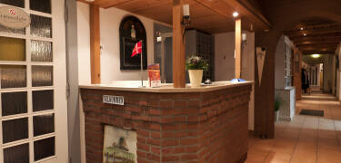 Hotellets reception, hvor I kan få svar på jeres spørgsmål og der tales dansk!
