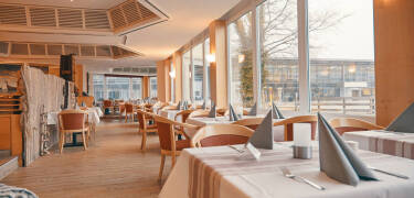 Die Umgebung bietet im Ganzen drei individuelle Restaurants, davon ein A la Carte Restaurant und zwei Buffetrestaurants.