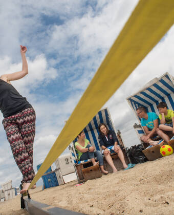 Familien kan deltage i et væld af sports- og fritidsaktiviteter såsom vandski, minigolf, og meget mere.