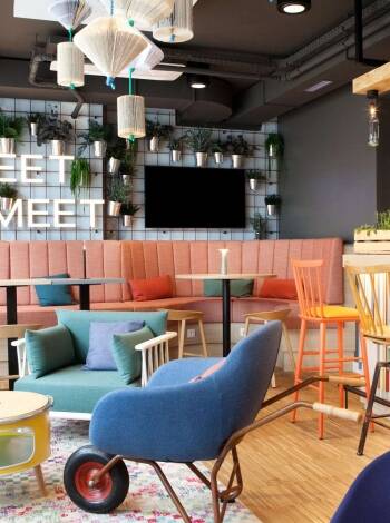 Upcycling hotel with many upcycled elements in the spirit of sustainability.