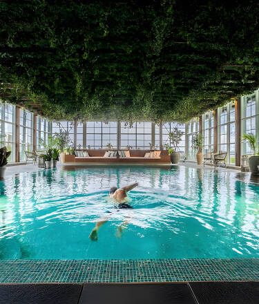 Schwimmen Sie für Ihre Fitness, trainieren Sie im Fitnessstudio oder entspannen Sie sich beim Yoga - Wellness für jedes Tempo.