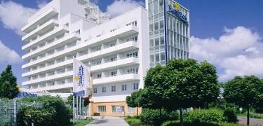 Willkommen im Wyndham Stralsund HanseDom – Ihr perfekter Ort für Wellness, gutes Essen und Entspannung.