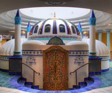 Slappna av i bastun, bubbelpoolen, turkiskt bad eller boka en avslappnande massage.