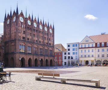Hotellet ligger 4 km från Stralsunds UNESCO-listade gamla stad och sevärdheter.