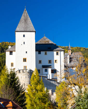 Sie erhalten bei der Ankunft die LungauCard, mit der Sie z.B. freien Eintritt auf Burg Mauterndorf haben.