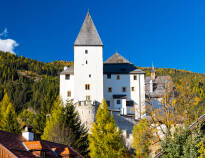 Hotellpaketet inkluderar ett "LungauCard" som bland annat ger er fri entré till Burg Mauterndorf.