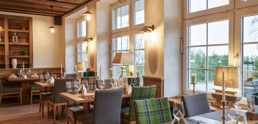 Im Hotelrestaurant genießen Sie ausgezeichnete ostfriesische Küche.