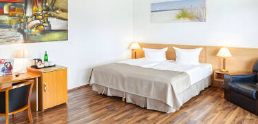 Die hellen Zimmer, die alle einen Balkon haben, geben den behaglichen Rahmen für Ihren angenehmen Aufenthalt.