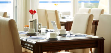 Starta din dag med en ordentlig frukost i hotellets fina frukostrestaurang.