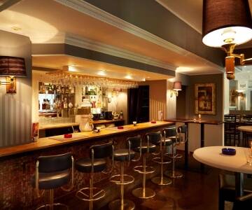 Spis en god middag i hotellets hyggelige restaurant og slut eventuelt dagen af med en drink i baren.