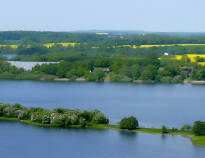 Das Hotel liegt nahe am Plöner See in der wunderbaren Landschaft mit dem passenden Namen.