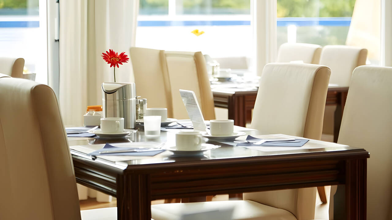 Start hver dag med et solid måltid i hotellets fine frokostrestaurant.