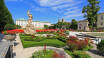 Mirabell-paladset med Mirabell-haverne er et populært sted at slentre og opleve Salzburgs historie.