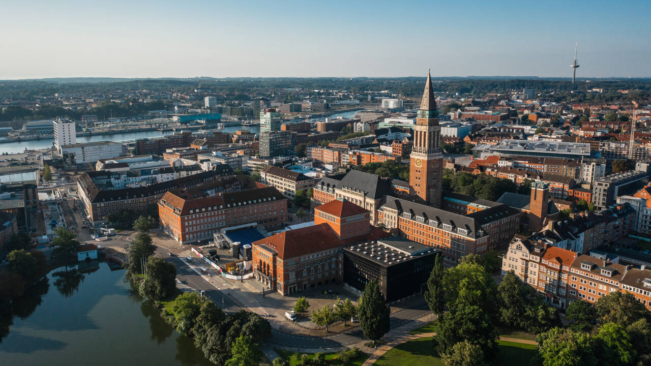 Dette hotel har en vakker beliggenhet i Kiel med kort avstand til byens sentrum og den fine havnen.
