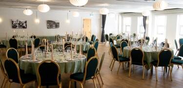 Im gemütlichen Restaurant des Hotels genießen Sie die dänische Küche.
