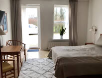 Rummen på Børglum Mejeri Hotel - B&B är enkelt och omsorgsfullt utrustade med alla nödvändiga bekvämligheter.