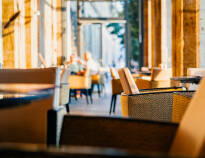 Nyd øjeblikke på det hyggelige Cafehaus med en gratis voucher, der er inkluderet i dit ophold.