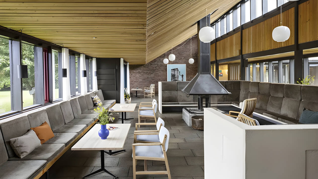 Relax in the hotel’s welcoming communal spaces, especially the Lounge, known for its social atmosphere.