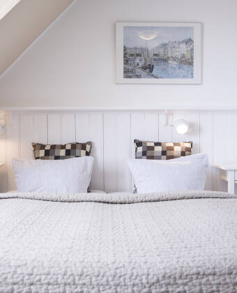 Die Zimmer des Hotels Klostergaarden haben den Charme eines authentischen Ferienhotels bewahrt und verbinden Geschichte mit Komfort für einen unvergesslichen Aufenthalt.