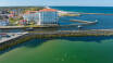 Dra på en avslappende ferie direkte ved Østersjøen på Resort Marina Royale.