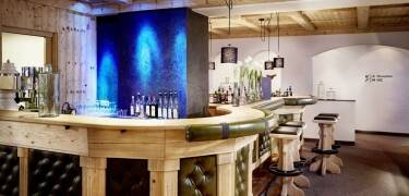 The hotel bar offers a premium selection of drinks, including fine whiskies, gins, and rums.