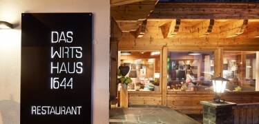 Kosten Sie regionale und internationale Speisen im authentischen Ambiente des Restaurants DAS WIRTSHAUS 1644.