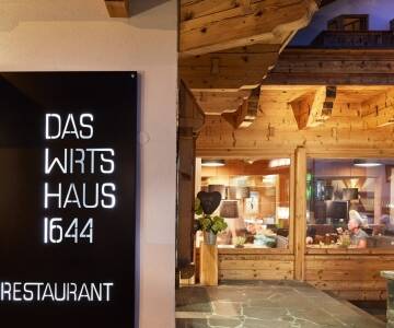 Kosten Sie regionale und internationale Speisen im authentischen Ambiente des Restaurants DAS WIRTSHAUS 1644.