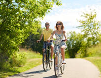 Kos deg med en fantastisk tur eller sykkeltur på nesten 500 ha. stort naturområde, som omgir hotellet.