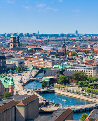 Besøk attraksjonene i København, og oppdag de fineste butikkene og restaurantene i hovedstaden.