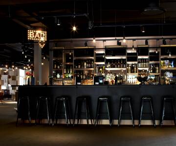 Abends erwartet die gemütliche Bar ihre Gäste