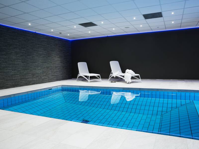 Verbringen Sie ein paar Stunden im Schwimmbad, in der Sauna oder im Fitnessraum