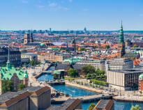 Skulle I have lyst til at opleve storbylivet i hovedstaden, har I bare en halv times køretur ind til København.