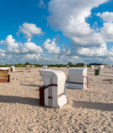 Det UNESCO-skyddade Vadehavet är en naturupplevelse och Nordsjöns stränder erbjuder utmärkta förutsättningar för sol och bad under varma sommardagar.