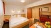 Hotellets værelser er hyggeligt indrettet og skaber en god base for Jeres ferie i Østrig.
