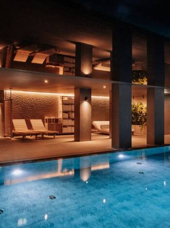 Koppla av i spaet med pooler, bastu, jacuzzi och föryngrande behandlingar.