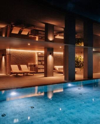 Entspannen Sie im Spa mit Pools, Sauna, Whirlpool und regenerierenden Behandlungen.